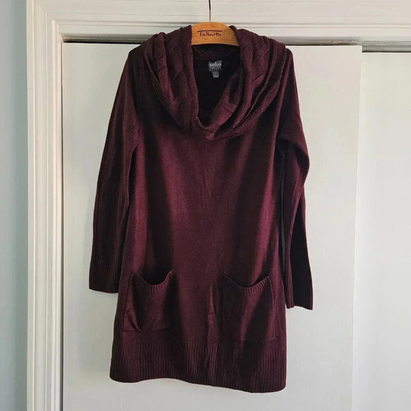 New York & Company Sweaters - New York & Company SOHO Maroon Long Sleeve Scoop Neck Small Tunic Sweater